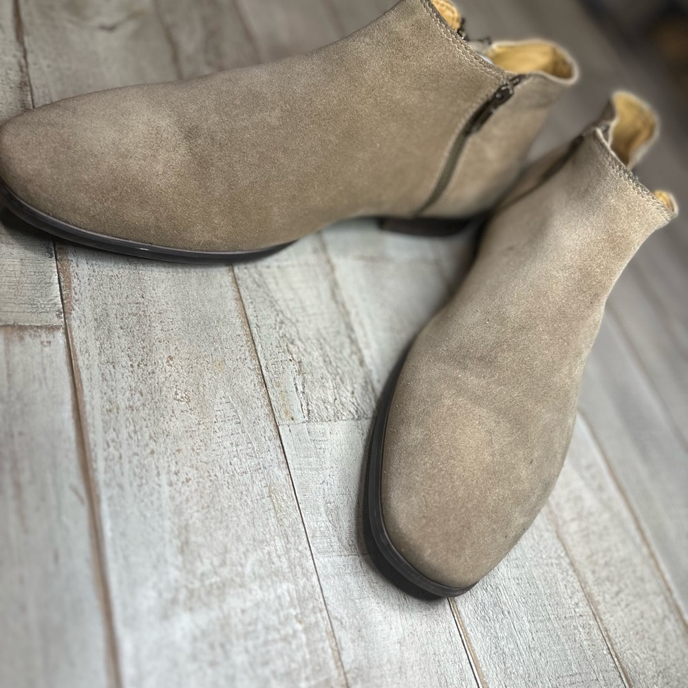 Shoes - Picture 3 of 9